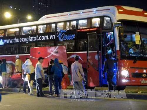 Người dân về Thành phố Hồ Chí Minh bằng phương tiện ô tô trên đường Điện Biên Phủ, Thành phố Hồ Chí Minh. Ảnh: Hoàng Hải-TTXVN