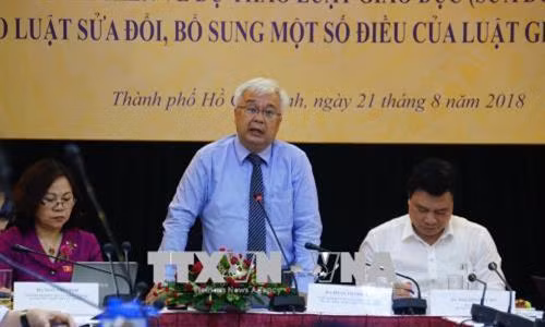 Ông Phan Thanh Bình, Chủ nhiệm Ủy ban Văn hóa, Giáo dục, Thanh niên, Thiếu niên và Nhi đồng của Quốc hội phát biểu tại hội nghị. Ảnh: Thu Hoài - TTXVN