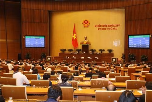 Quốc hội biểu quyết thông qua toàn văn Luật sửa đổi, bổ sung một số điều của Luật Giáo dục đại học. Ảnh: Phương Hoa - TTXVN