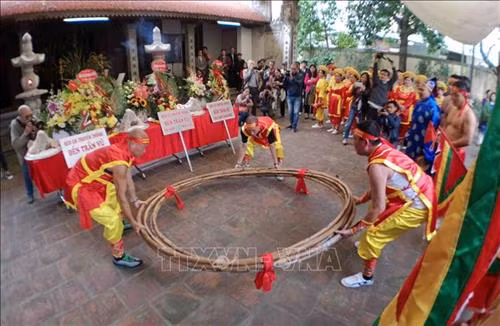 Nghi lễ “kéo co ngồi” đền Trấn Vũ ảnh 3