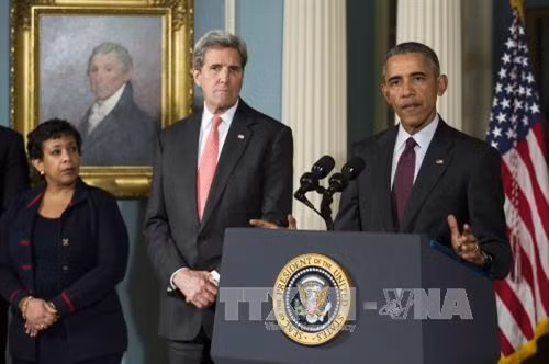 Tổng thống Barack Obama (phải) phát biểu sau cuộc gặp với các thành viên Hội đồng an ninh quốc gia tại Washington, DC ngày 25/2. AFP/TTXVN