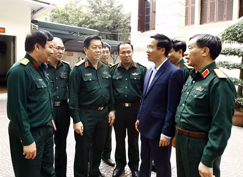 Trưởng Ban Tuyên giáo Trung ương Võ Văn Thưởng với các đại biểu. Ảnh: An Đăng - TTXVN