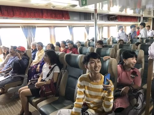 Hành khách trải nghiệm trên tàu Côn Đảo Express 36. Nguồn: baobariavungtau.com.vn