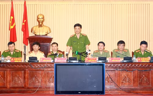 Đại tá Nguyễn Duy Ngọc- Phó Giám đốc Công an thành phố Hà Nội phat biểu tại cuộc họp báo. Ảnh: Doãn Tấn - TTXVN