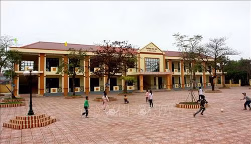 Trường tiểu học xã Đông Phương, huyện Đông Hưng, tỉnh Thái Bình, được xây dựng khang trang, sạch đẹp. Xã Đông Phương đang nỗ lực hoàn thành các tiêu chí cuối cùng để trở thành xã nông thôn mới kiểu mẫu. Ảnh: Thế Duyệt – TTXVN Ảnh: Thế Duyệt – TTXVN