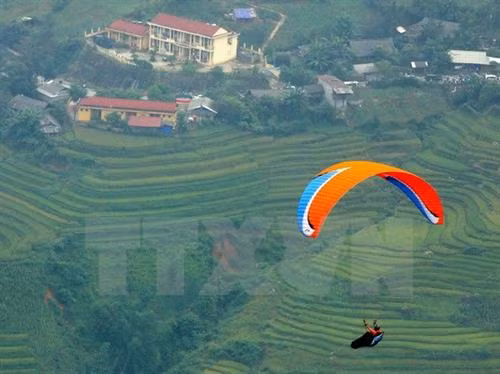 Khảo sát hai điểm bay dù lượn mới tại đỉnh đèo Khau Phạ và khu vực đồi mâm xôi, Yên Bái. Ảnh: Thế Duyệt -TTXVN