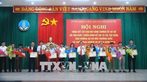 Hội nghị biểu dương các cán bộ được tăng cường về cơ sở giúp các xã nghèo ở Quảng Trị phát triển sản xuất, nâng cao đời sống nhân dân. Ảnh: Trịnh Bang Nhiệm - TTXVN