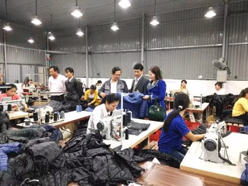 Lớp đào tạo nghề may công nghiệp cho 100 lao động tại Công ty CP may và Thương mại Gio Linh, tỉnh Quảng Trị. Ảnh : congnghieptieudung.vn