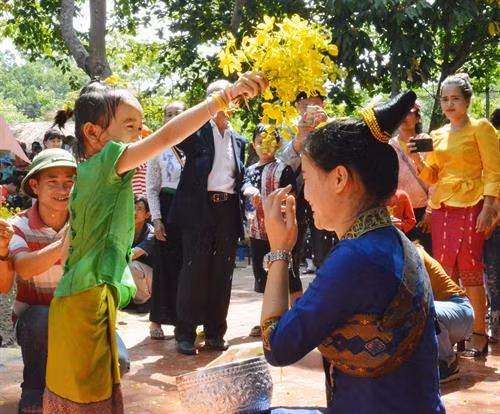 Hội té nước trong ngày Tết của dân tộc Lào. Ảnh: Tuấn Anh – TTXVN