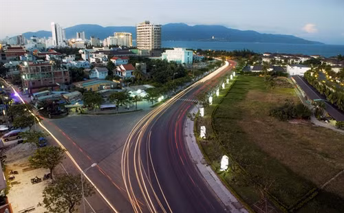 Đường Võ Nguyên Giáp- con đương đep và hiện đại của thành phố Đà Nẵng, chạy dài ven biển nối giữa hai đường Hoàng Sa và Trường Sa