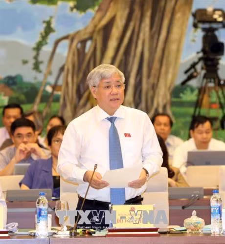 Bộ trưởng, Chủ nhiệm Ủy ban Dân tộc Đỗ Văn Chiến trả lời chất vấn. Ảnh: Trọng Đức – TTXVN