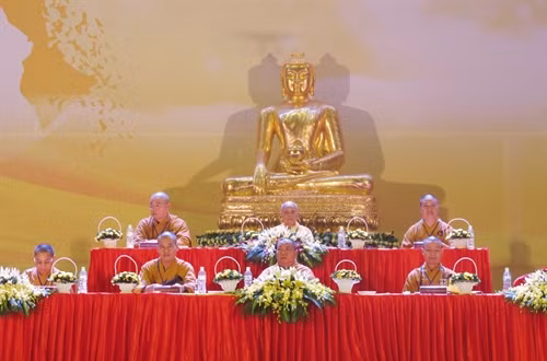 Ban Trị sự Giáo hội Phật giáo Việt Nam và Ban Trị sự Giáo hội Phật giáo Việt Nam tỉnh Ninh Bình chủ trì buổi lễ. Ảnh: Ninh Đức Phương - TTXVN