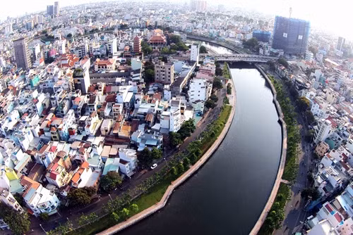 Một đoạn kênh Nhiêu Lộc - Thị Nghè nhìn từ trên cao. Ảnh: Mạnh Linh- TTXVN