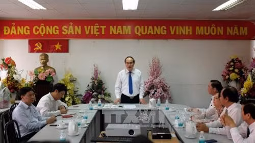 Đồng chí Nguyễn Thiện Nhân cùng đoàn công tác đến thăm, làm việc và tặng hoa chúc mừng đến tập thể cán bộ-viên chức Sở Y tế Thành phố Hồ Chí Minh, nhân dịp kỷ niệm Ngày Thầy thuốc Việt Nam 27/2. Ảnh : Thế Anh-TTXVN