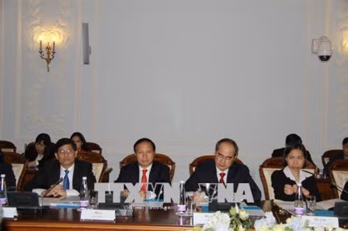 Bí thư Thành ủy Thành phố Hồ Chí Minh Nguyễn Thiện Nhân hội đàm với Thống đốc Georgy Poltavchenko. Ảnh Dương Trí-TTXVN