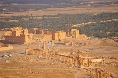 Nhà hát lớn tại Palmyra và các lăng mộ cổ ở ngoại ô thành phố thủ đô