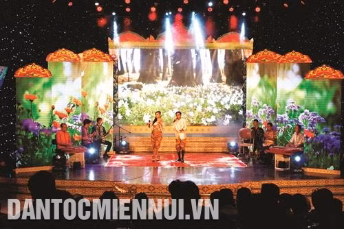 Liên hoan góp phần gìn giữ và phát huy bản sắc văn hóa dân tộc Khmer khu vực Đồng bằng sông Cửu Long. Ảnh: Trung Hiếu
