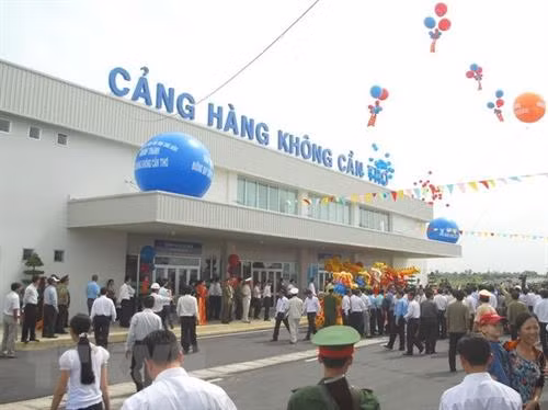 Bộ Giao thông Vận tải khuyến cáo các hãng hàng không giảm dần và hạn chế các chuyến bay từ Hàn Quốc về Việt Nam và ngược lại để kiểm soát dịch COVID-19 một cách hiệu quả. Ảnh: Thanh Vũ - TTXVN