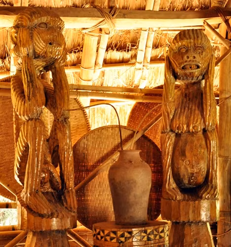 Uống rượu cần.