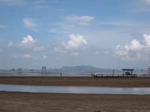 Chòi canh ngao của người dân địa phương ở Cồn Nổi.