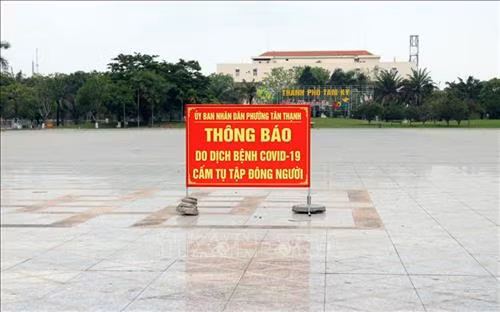 Thông tin tuyên truyền về dịch bệnh Covid - 19 được tăng cường nơi công cộng. Ảnh Trần Tĩnh -TTXVN