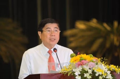 Chủ tịch UBND Thành phố Hồ Chí Minh Nguyễn Thành Phong phát động phong trào thi đua yêu nước năm 2017. Ảnh: Thanh Vũ-TTXVN