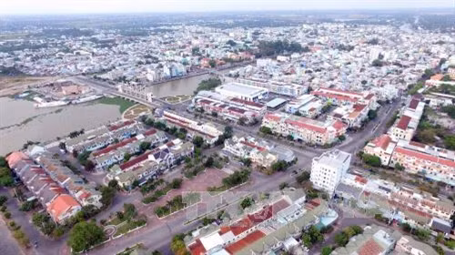 Một góc khu lấn biển thành phố Rạch Giá (Kiên Giang). Dự án lấn biển đã góp phần làm thay đổi diện mạo thành phố Rạch Giá, từ đô thị loại III nâng lên đô thị loại II với cơ sở hạ tầng tương đối hiện đại và đồng bộ. Ảnh: Mạnh Linh-TTXVN
