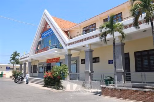 Ga Phan Thiết được xây dựng khang trang, sạch đẹp phục vụ cho hành khách. Ảnh: Nguyễn Thanh - TTXVN