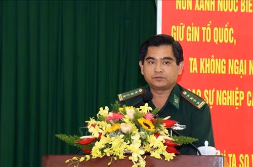 Đại tá Tô Danh Út, Chỉ huy trưởng Bộ Chỉ huy Bộ đội biên phòng Thành phố Hồ Chí Minh phát biểu tại hội nghị. Ảnh: Xuân Khu-TTXVN