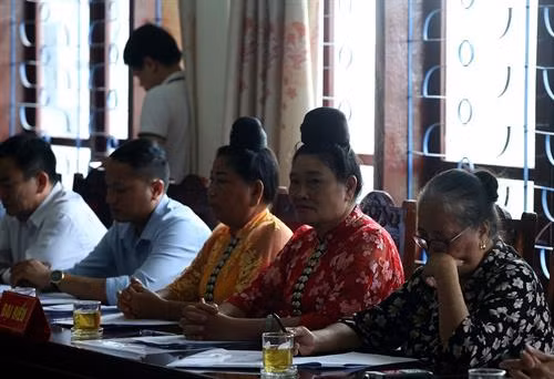Các nghệ nhân tham dự Hội thảo. Ảnh: Phan Tuấn Anh - TTXVN