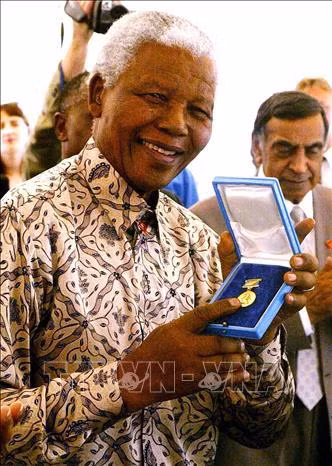 Cựu Tổng thống Nam Phi Nelson Mandela tại Pretoria ngày 28/10/2002. Ảnh: AFP/ TTXVN