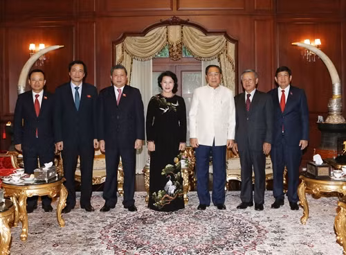 Nhân chuyến thăm hữu nghị chính thức nước Cộng hòa Dân chủ nhân dân Lào, chiều 26/9/2016, Chủ tịch Quốc hội Nguyễn Thị Kim Ngân đến thăm đồng chí Choummaly Sayasone, nguyên Tổng Bí thư Đảng Nhân dân Cách mạng Lào, nguyên Chủ tịch nước Cộng hòa Dân chủ nhân dân Lào. Ảnh: Trọng Đức – TTXVN
