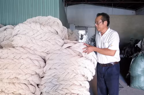 Hàng tháng, cơ sở sản xuất của gia đình ông Hài xuất bán gần 30 tấn sợi thành phẩm, với giá trung bình khoảng 30.000 đồng/kg.