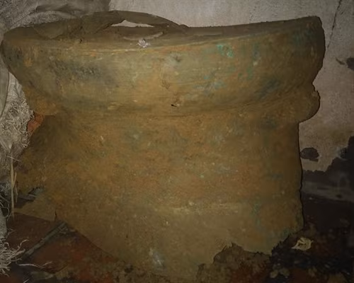 Trống đồng cổ vừa được phát hiện.