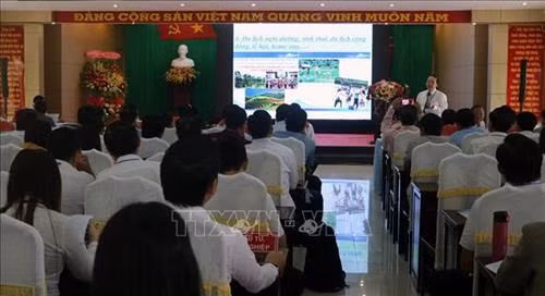 Đại biểu trình bày tham luận tại hội thảo.Ảnh: Lê Huy Hải – TTXVN