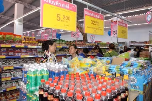 Người tiêu dùng tham quan mua sắm tại ngày hội khách hàng và các siêu thị thuộc hệ thống của Saigon Co.op. Ảnh: Thanh Vũ – TTXVN