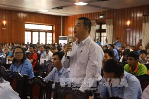 Đại diện doanh nghiệp phản ánh vấn đề tại buổi đối thoại. Ảnh: Thanh Bình - TTXVN