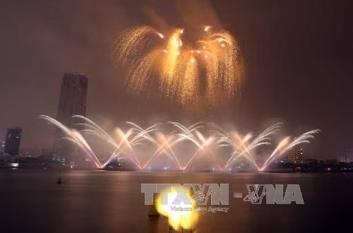 Màn trình diễn pháo hoa của đội Trung Quốc. Ảnh: Trần Lê Lâm - TTXVN