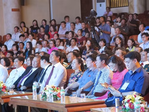 Các đại biểu tham dự lễ khai mạc Liên hoan. Ảnh: Tiên Minh – TTXVN