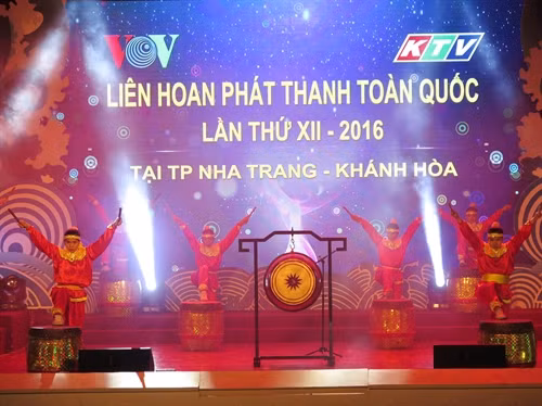 Màn biểu diễn đánh trống tại lễ khai mạc Liên hoan. Ảnh: Tiên Minh - TTXVN