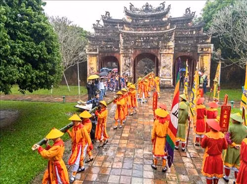 Quang cảnh nghi lễ buổi dựng cây nêu. Ảnh: Quốc Việt - TTXVN