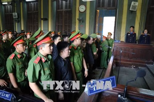 Các bị cáo nghe Hội đồng xét xử tuyên án . Ảnh: Thành Chung - TTXVN