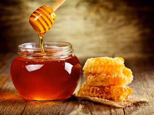1 cốc nước đu đủ ép và mật ong mỗi buổi sáng sẽ đẩy lùi căn bệnh đau dạ dày.