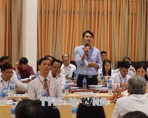 Thạc sĩ Phạm Văn Tiển, Phó Hiệu trưởng Trường Trung học Phổ thông Hương Giang (tỉnh Thừa Thiên- Huế) phát biểu tại hội thảo. Ảnh: Thu Hoài – TTXVN