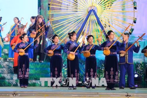 Chương trình nghệ thuật chào mừng tại lễ khai mạc Liên hoan. Ảnh: Thành Đạt - TTXVN