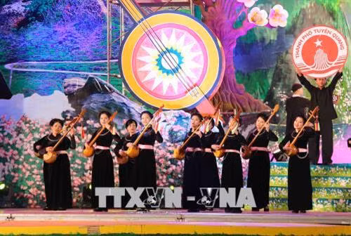 Chương trình nghệ thuật chào mừng tại lễ khai mạc Liên hoan. Ảnh: Thành Đạt - TTXVN
