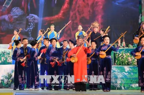 Chương trình nghệ thuật chào mừng tại lễ khai mạc Liên hoan. Ảnh: Thành Đạt - TTXVN