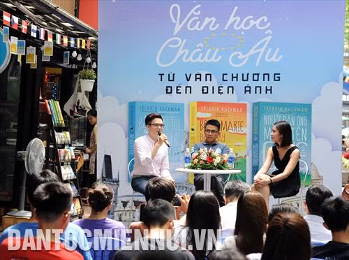 Một góc không gian giao lưu với các diễn giả, nhà phê bình phim tại Ngày hội. Ảnh: An Hiếu