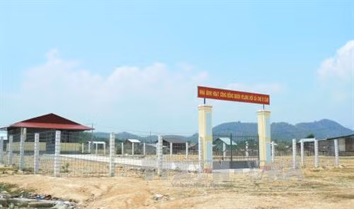 Nhà sinh hoạt cộng đồng tại khu tái định cư buôn H’Lang, xã Chư RCăm, huyện Krông Pa (Gia Lai). Ảnh: Hoài Nam-TTXVN