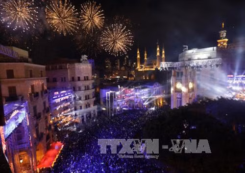 Pháo hoa đón Năm mới trên bầu trời Beirut, Liban ngày 1/1/2018. Ảnh: AFP/TTXVN